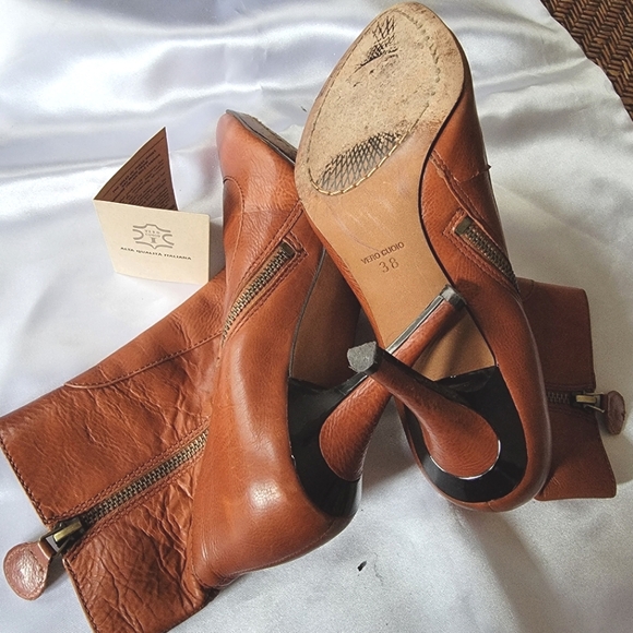 Vero Cuoio Leather Ankle Boots - Picture 6 of 8